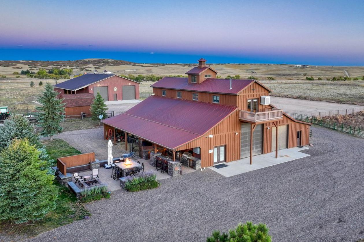 Timeless Equestrian Living Made for Entertaining - photo 3