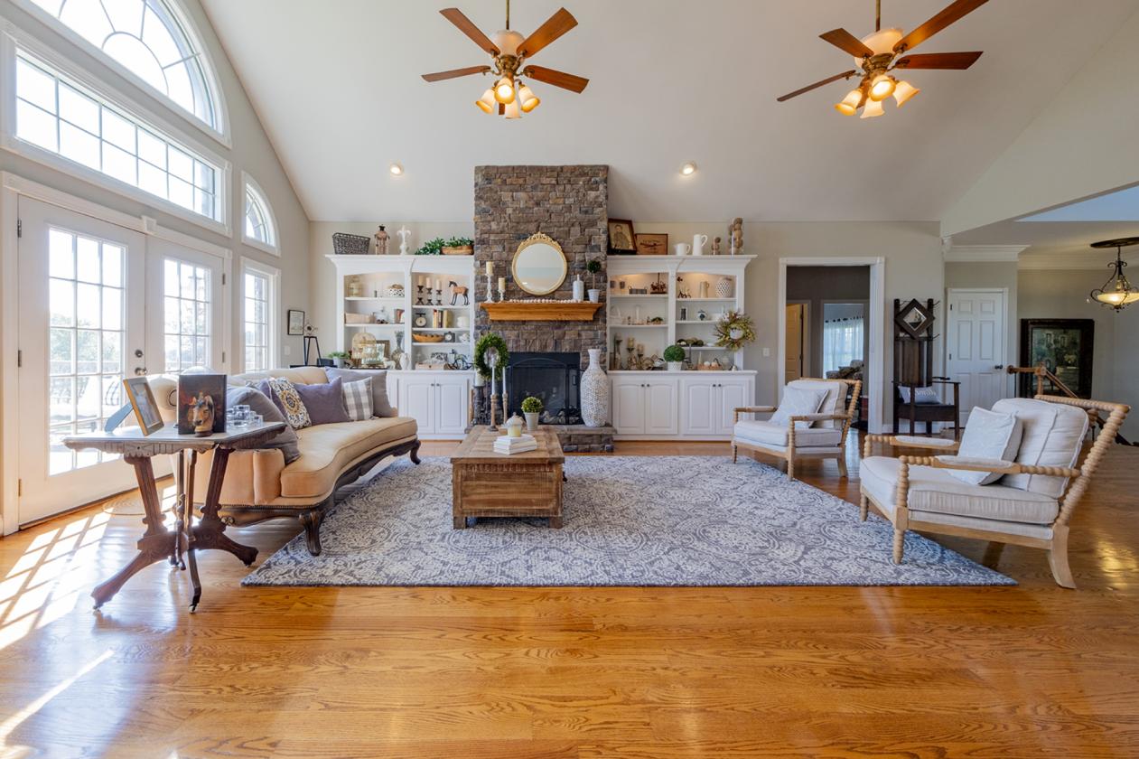 LUXURY HOME IN AMAZING EQUESTRIAN COMMUNITY - photo 9