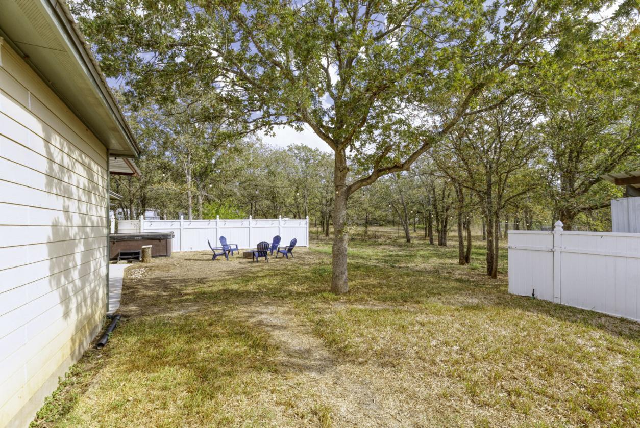 Beautiful home on 5 acres + Guest House - photo 15