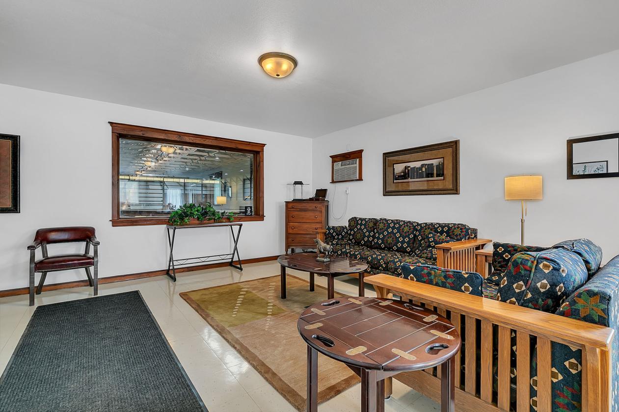 Luxury equestrian estate with a big arena - photo 10