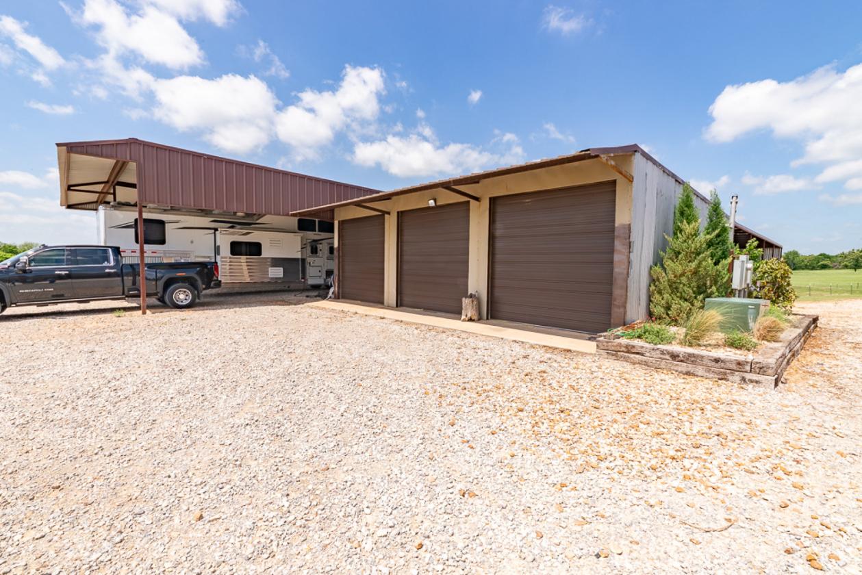Scenic 64 Acre Horse & Cattle Property - photo 23