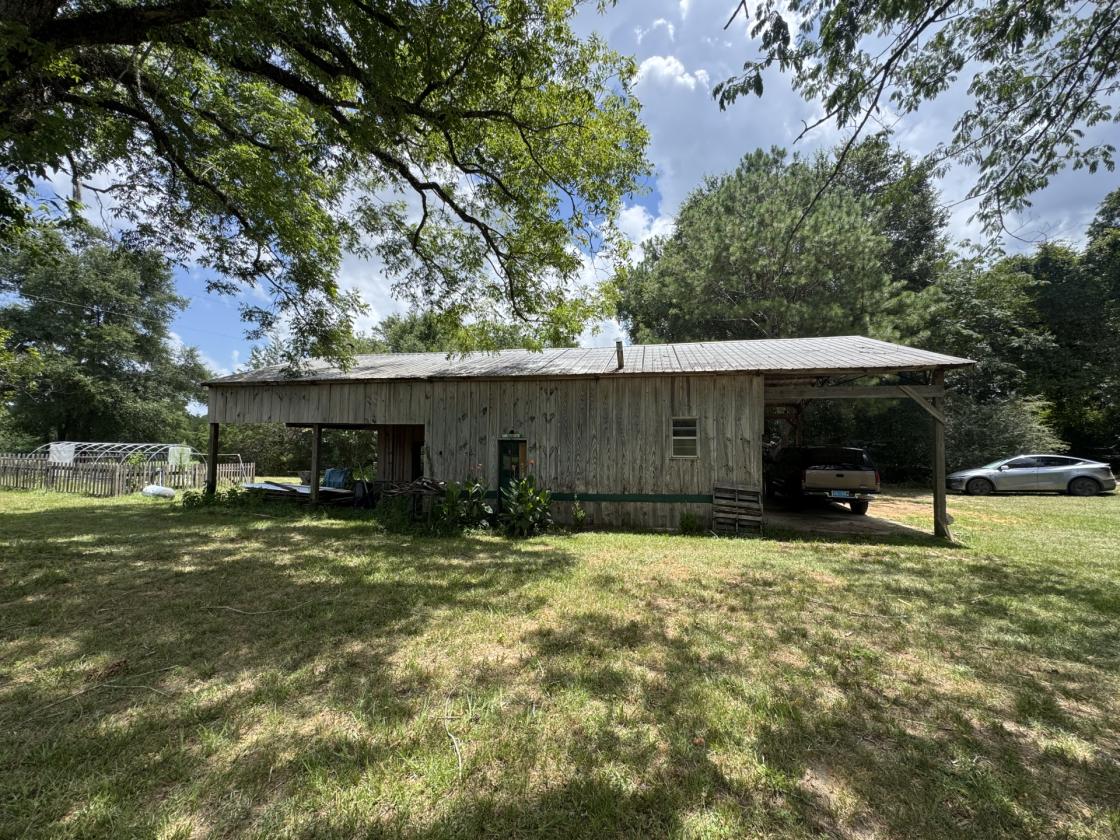 6+ Acres on Golf Course, 2 Barns, 1 House, NO HOA - photo 4