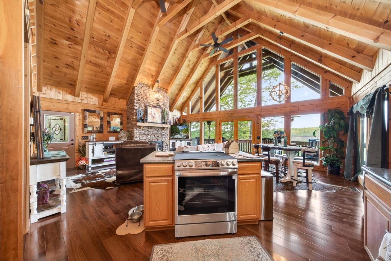 Log cabin home near Big South Fork - photo 12