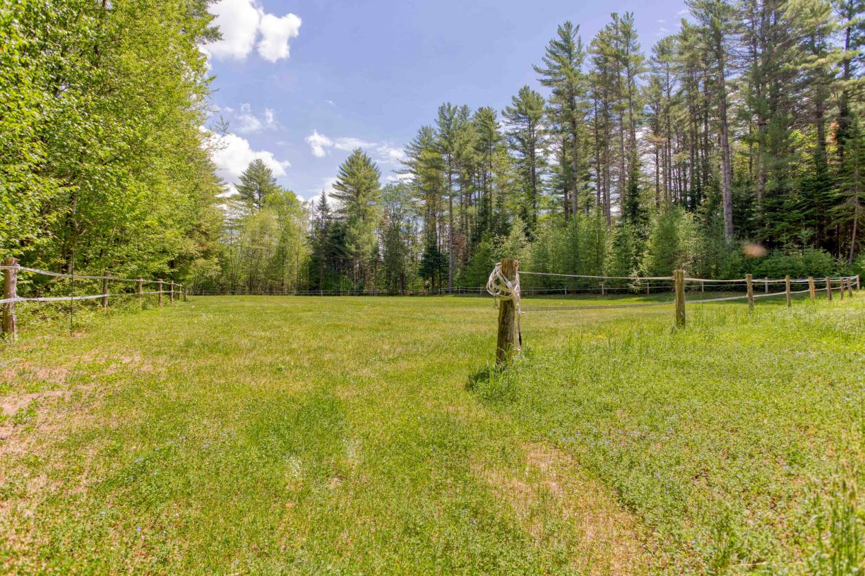 Luxury Equestrian Property with Indoor and two outdoor areas and