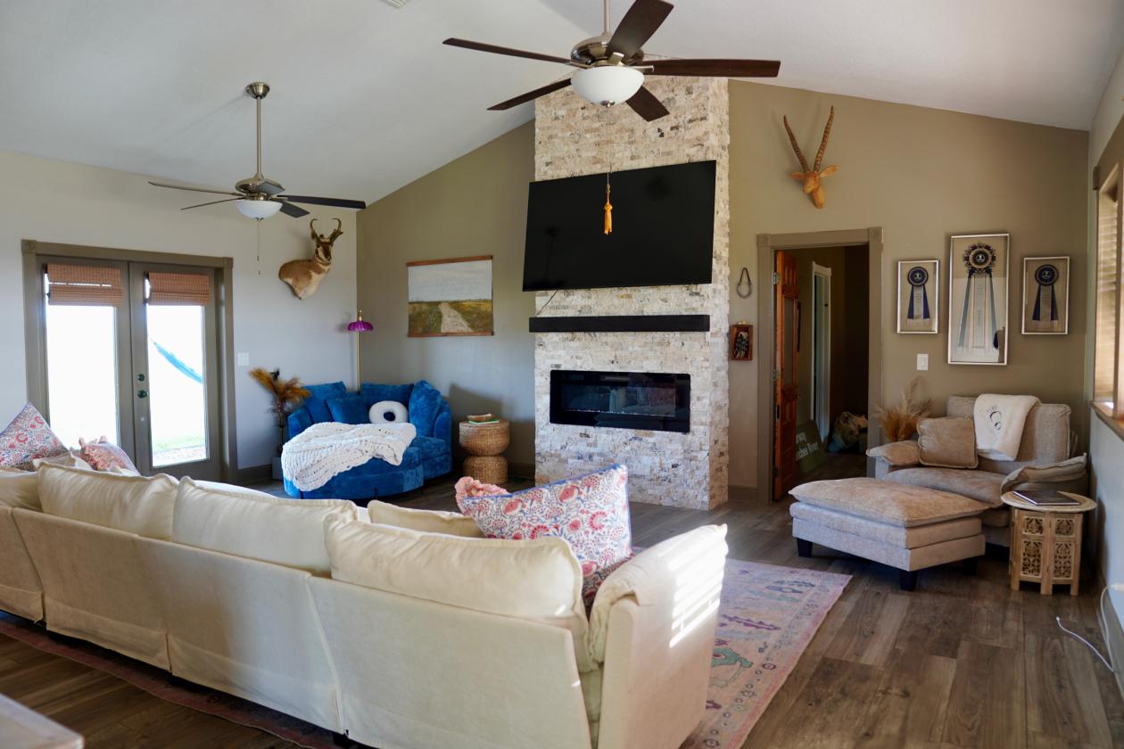 A picture-perfect equestrian estate - photo 9