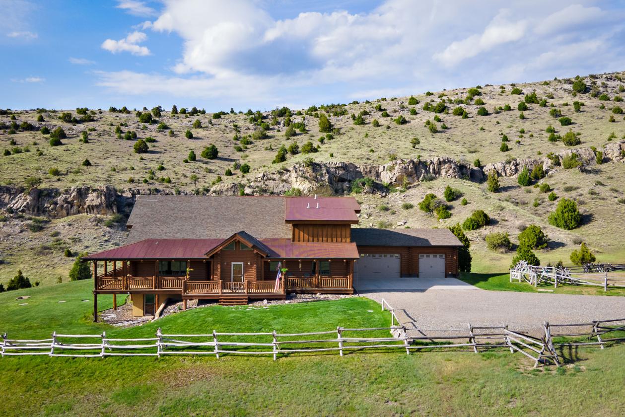 Dream log home on 20 Acres - Fenced & Ready - photo 6