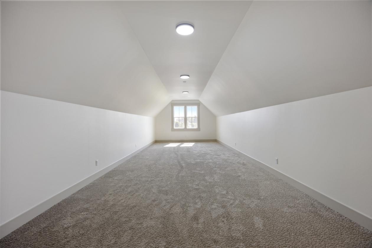 Custom Home on 3.49 Acres With Shop - photo 7