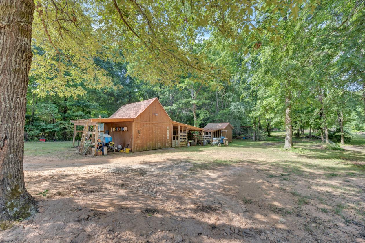 Great piece of property for a small horse farm - photo 23