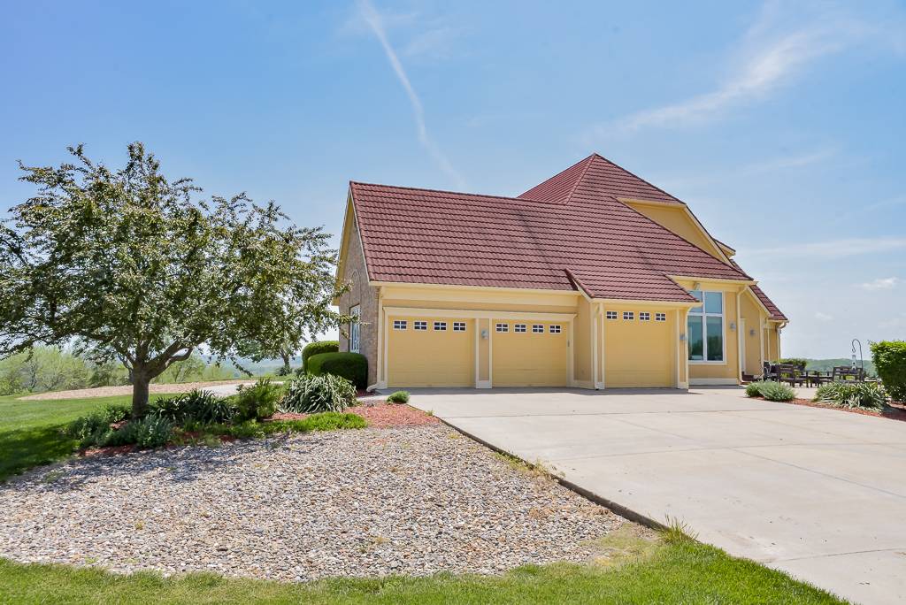 Exquisite Custom Ranch on 81.7 Acres - photo 5