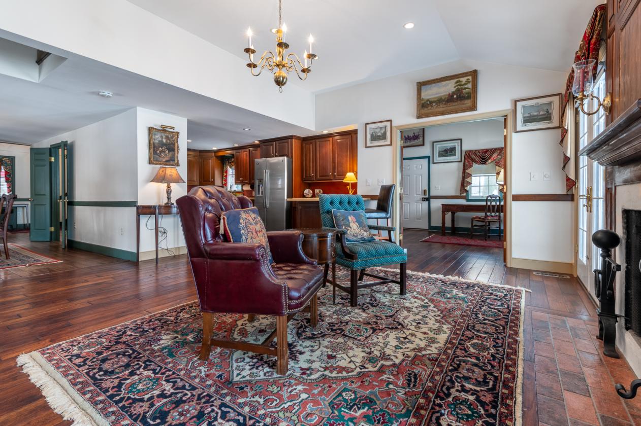 Timeless Colonial Charm - photo 21