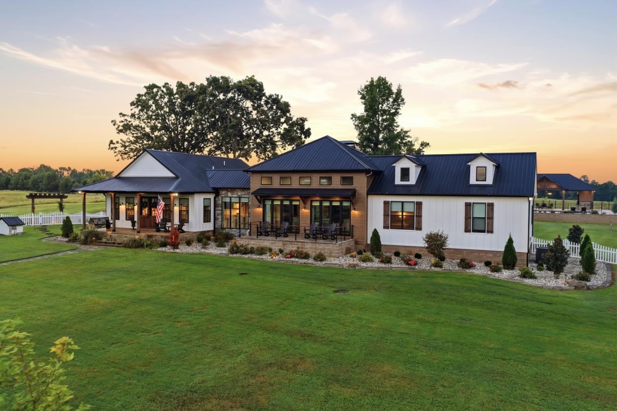 Luxury Horse Estate | Pool, Barn, Shop +28-71 Ac - photo 2