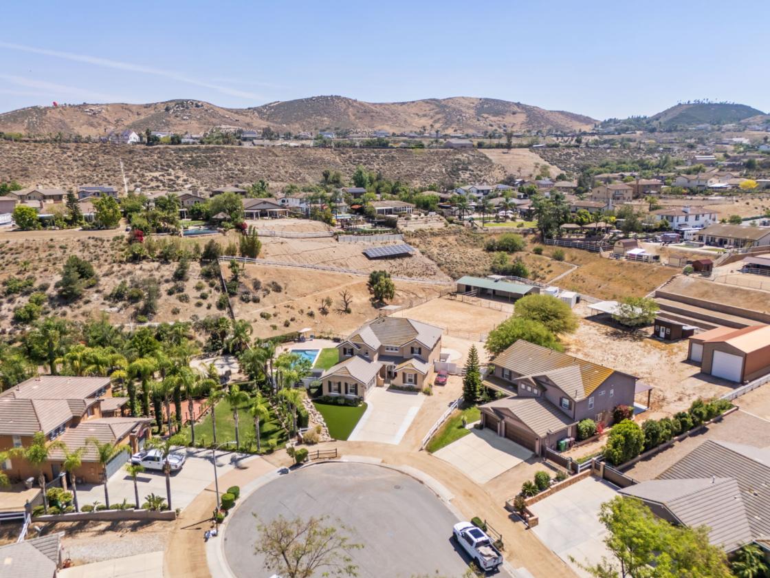 Living the Dream Ranch | Barn, Arena, Pool - photo 9