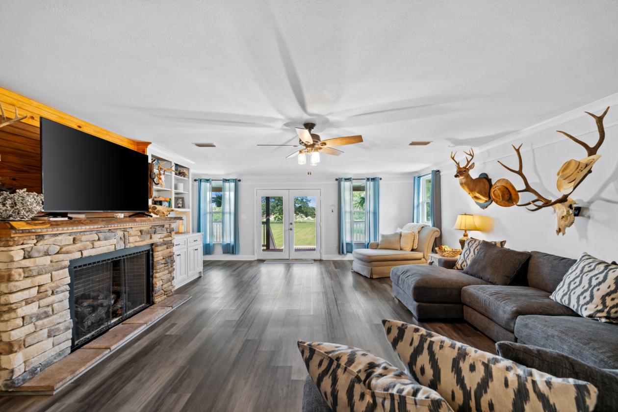 Turnkey Luxury Equestrian Estate - photo 18