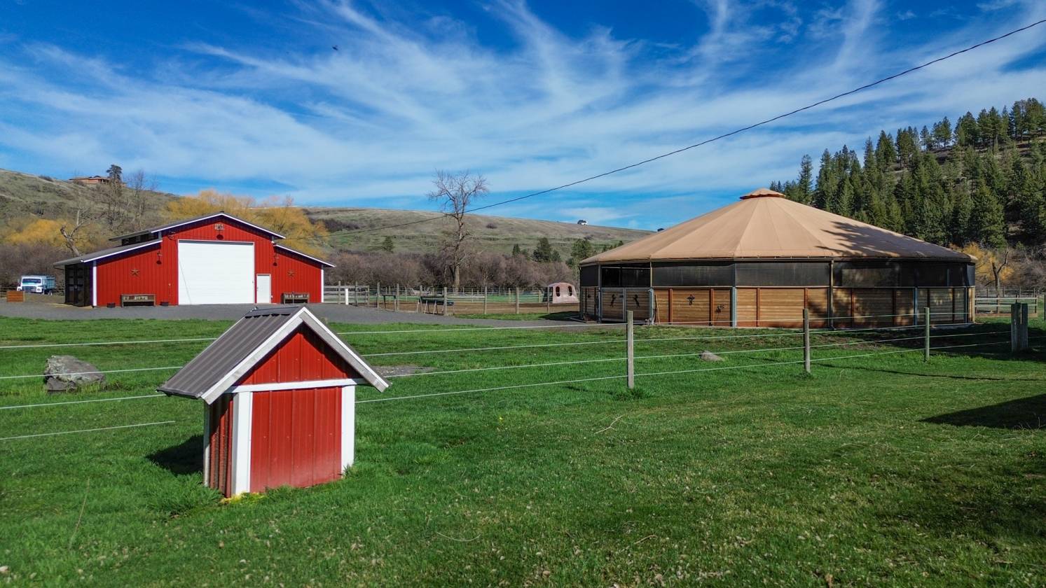 Beautiful homestead on 28 acres - photo 20