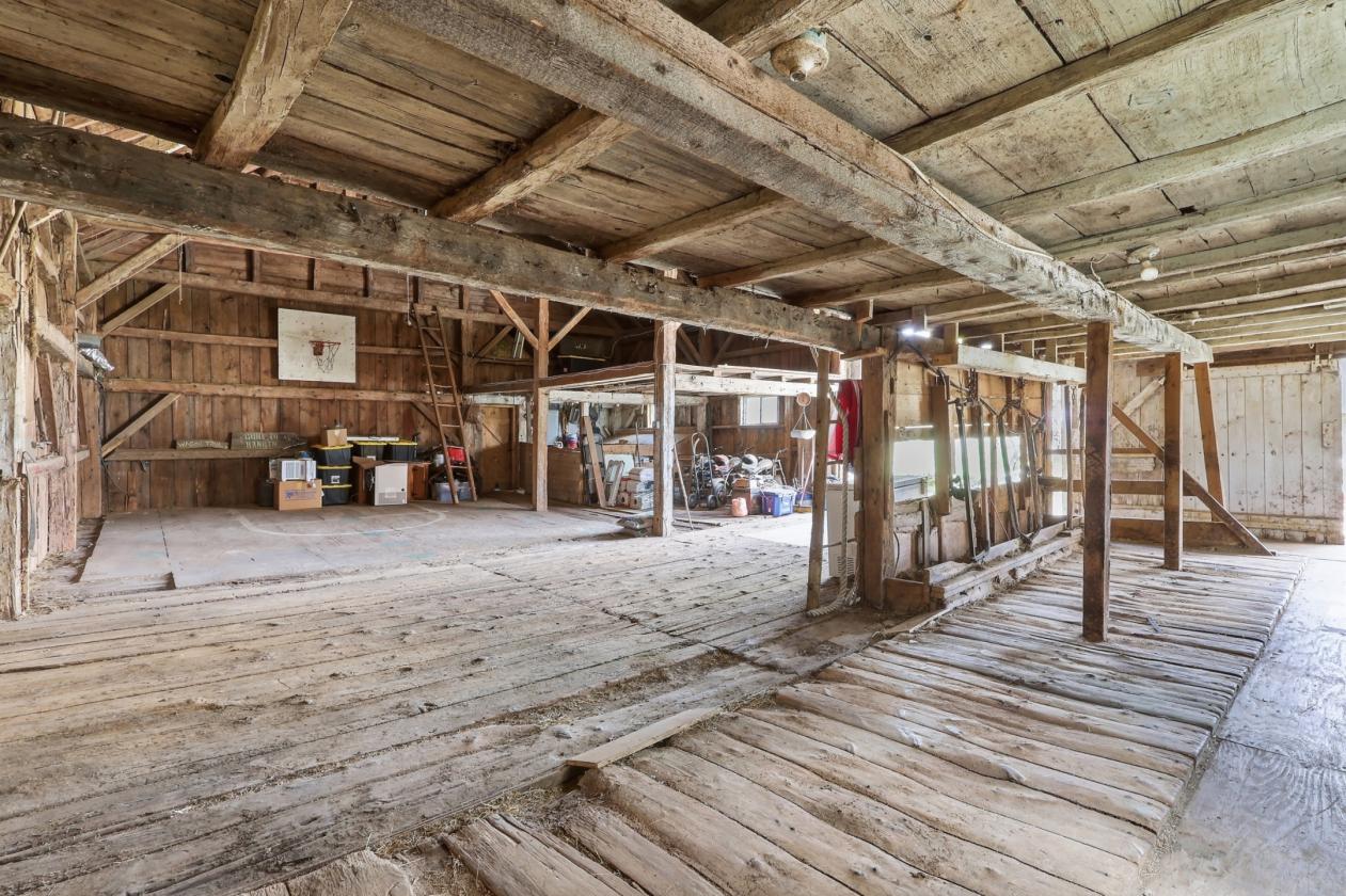 Equestrian Estate with Stunning Antique Farmhouse - photo 27