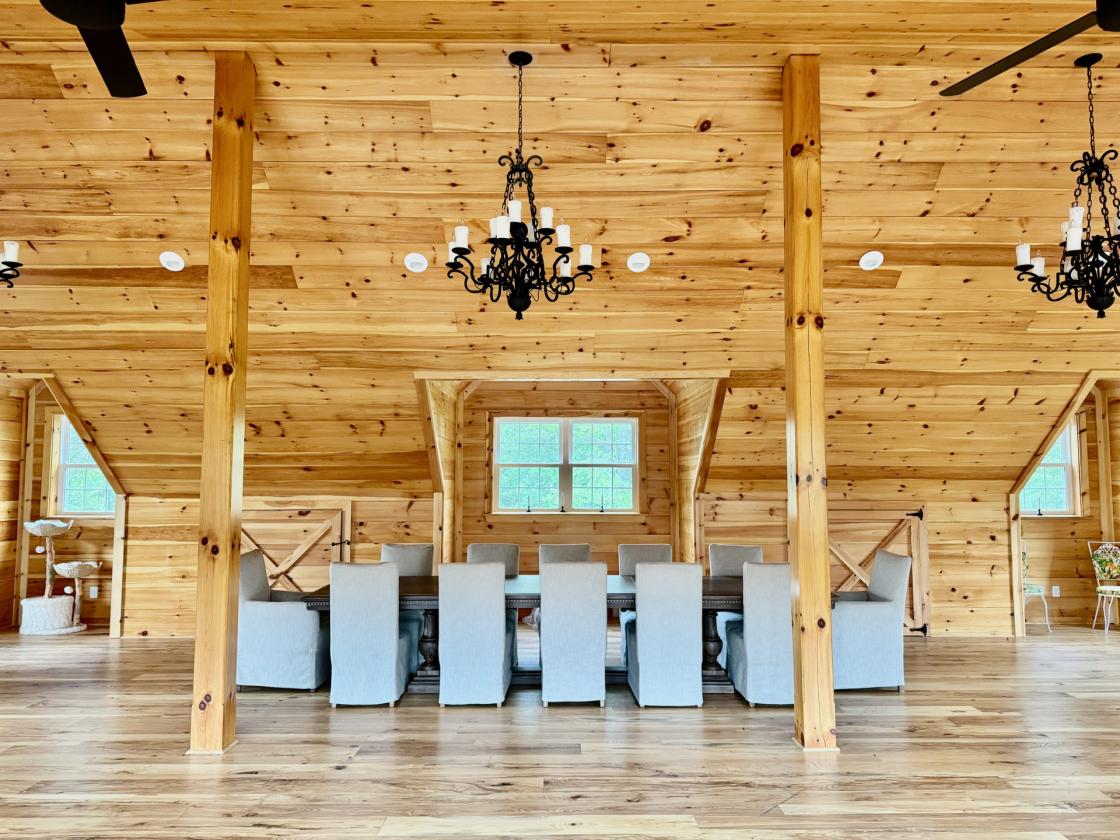 Equestrian estate w/ luxury barn & carriage house - photo 22