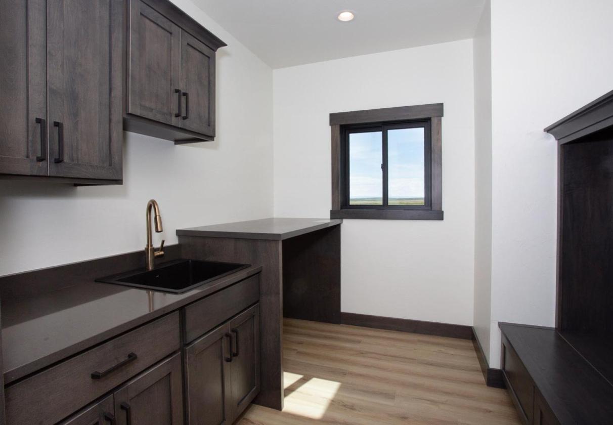 Stunning New Home w/ Mountain Views on 5.2 acres - photo 21