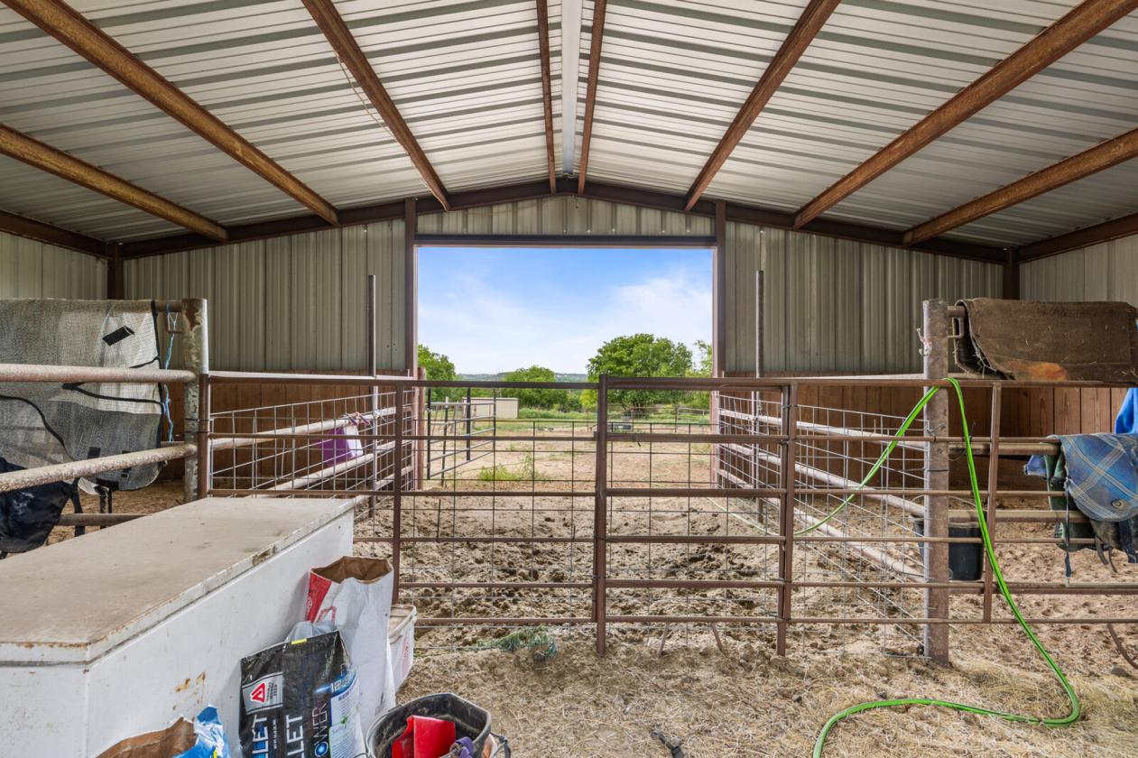 Horse property with gorgeous views - photo 5
