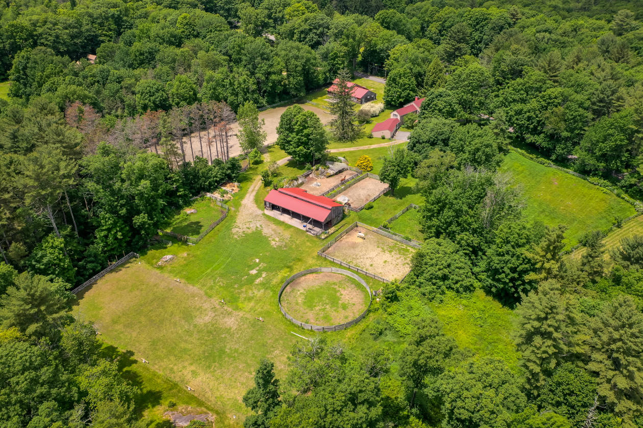 10Acre Equestrian Property with Antique Colonial in Petersham MA Petersham, Worcester County