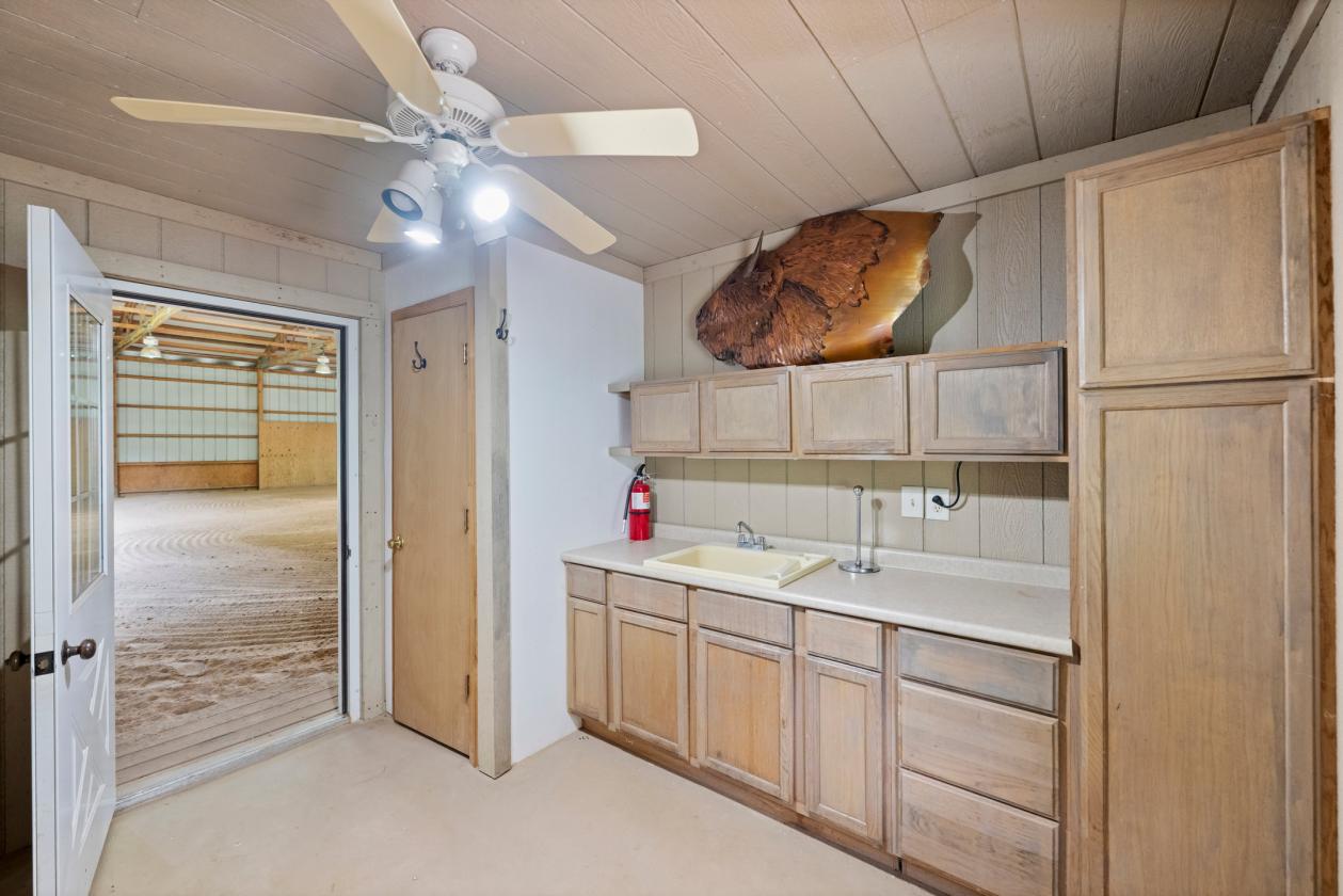 Equestrian Estate on 43 Acres - photo 20
