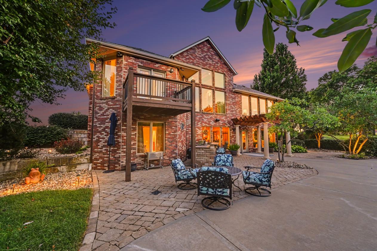 Outstanding Estate Including 20 Acres - photo 9