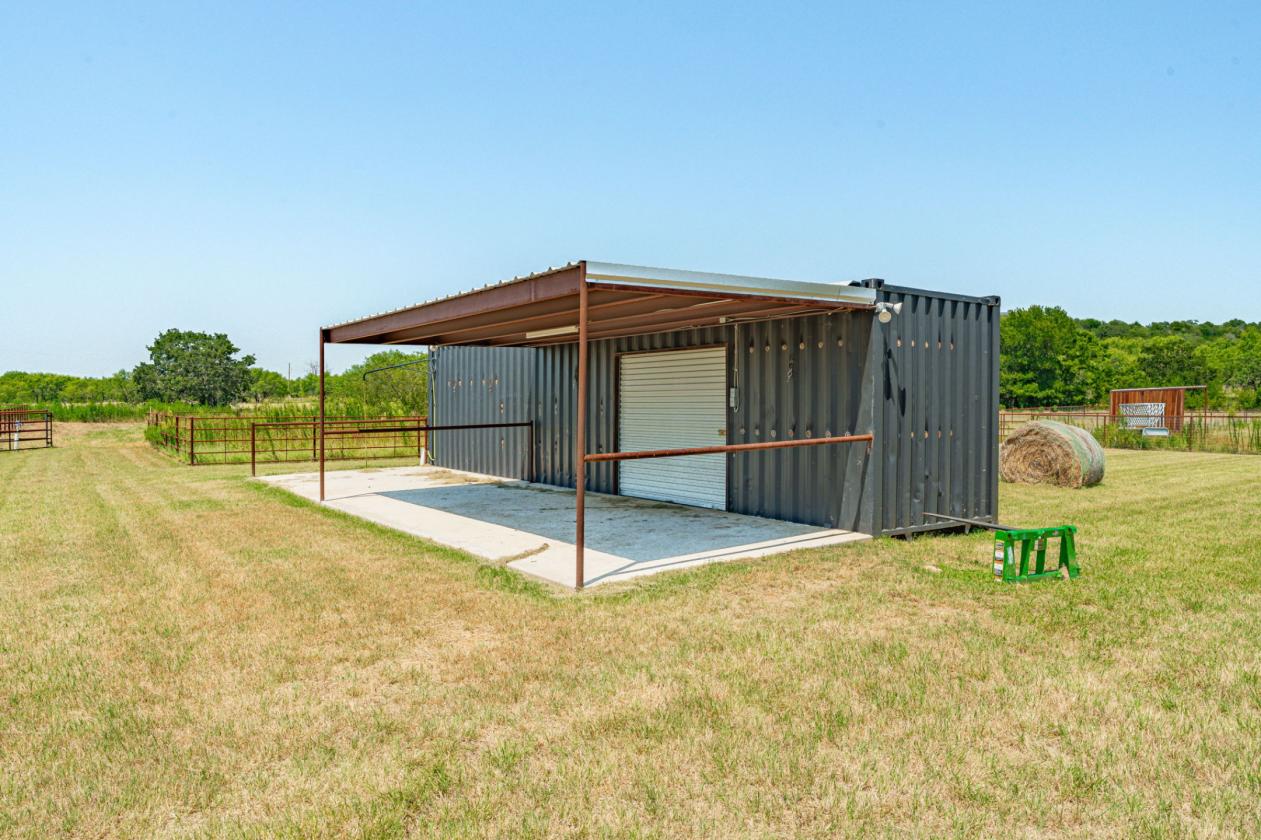 Fully Furnished Horse Property - Arena - Pool - photo 14