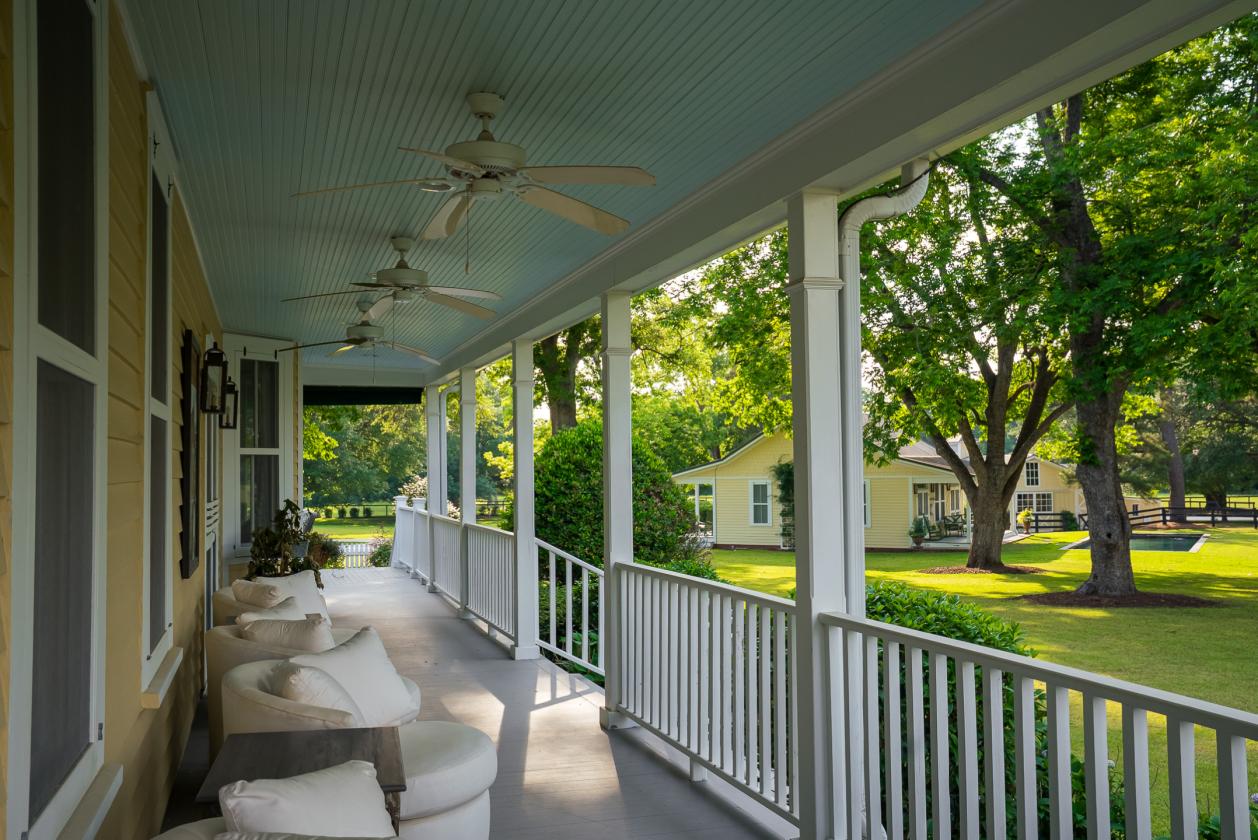 Luxury Equestrian Estate bordered by Bruce's Field - photo 4