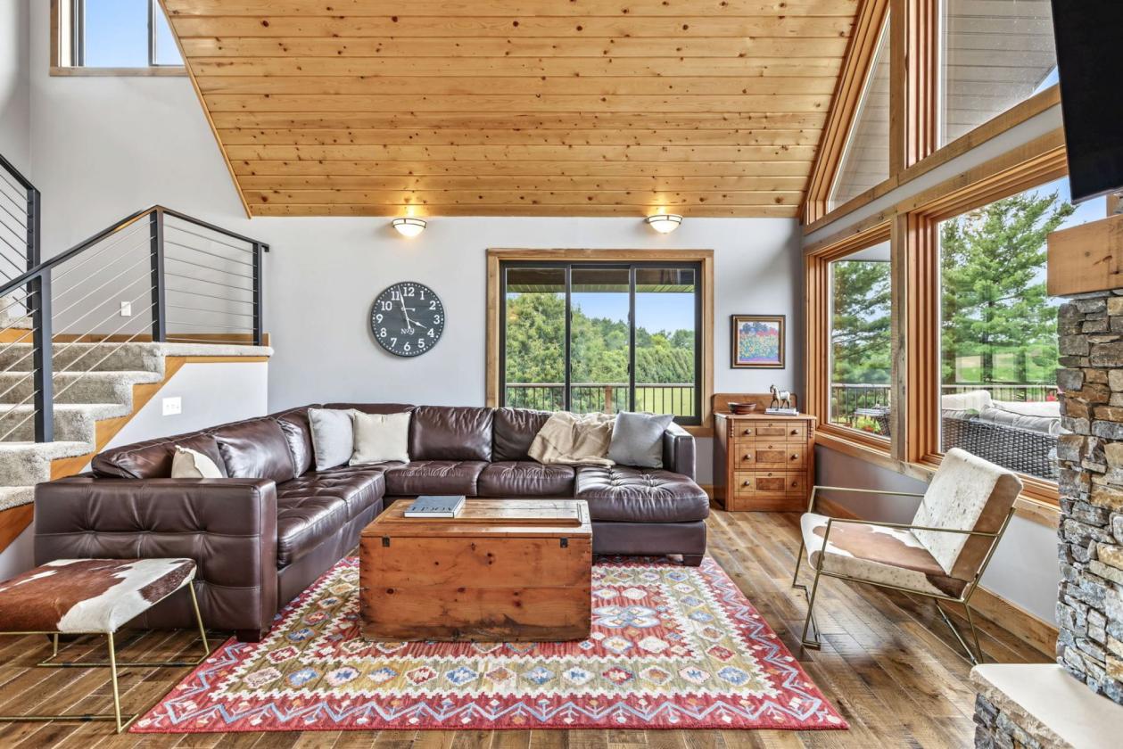 Gorgeous home on 10 acre equestrian property - photo 7