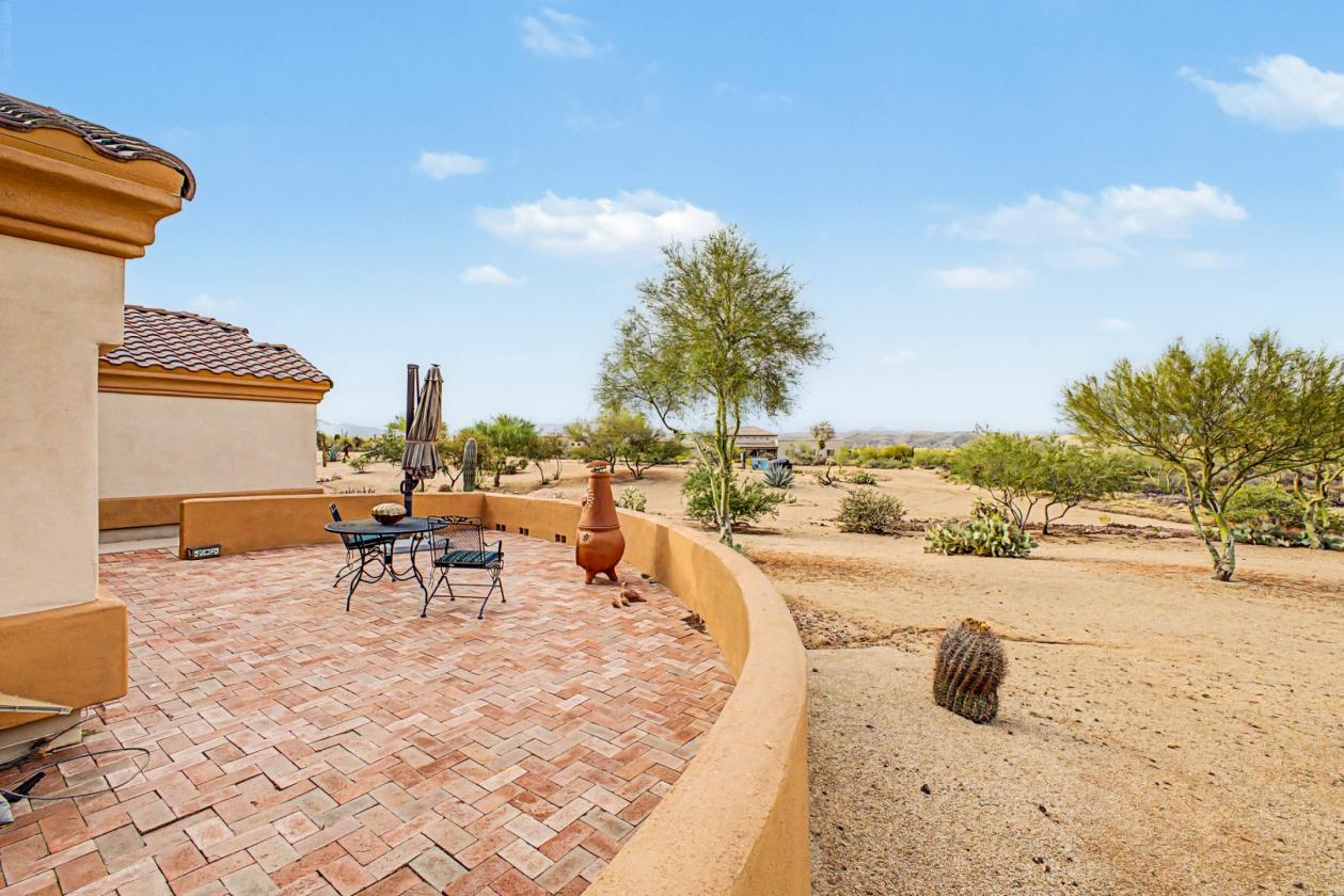 2.5 ACRES w/ CUSTOM HOME - JUST NEEDS HORSE SET-UP - photo 9