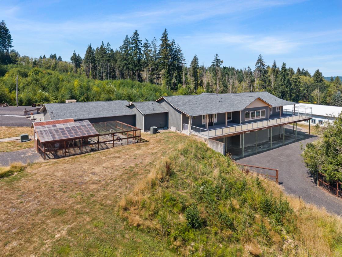 9.7-Acre Country Estate with Pasture & Shops - photo 26