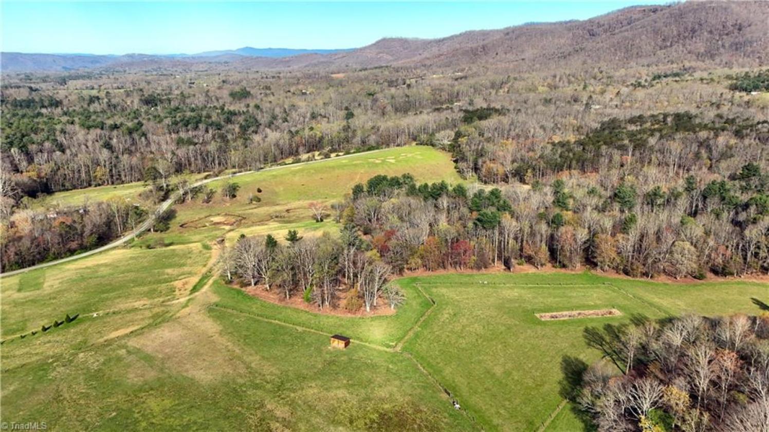 Luxury equestrian farm with custom home - photo 20