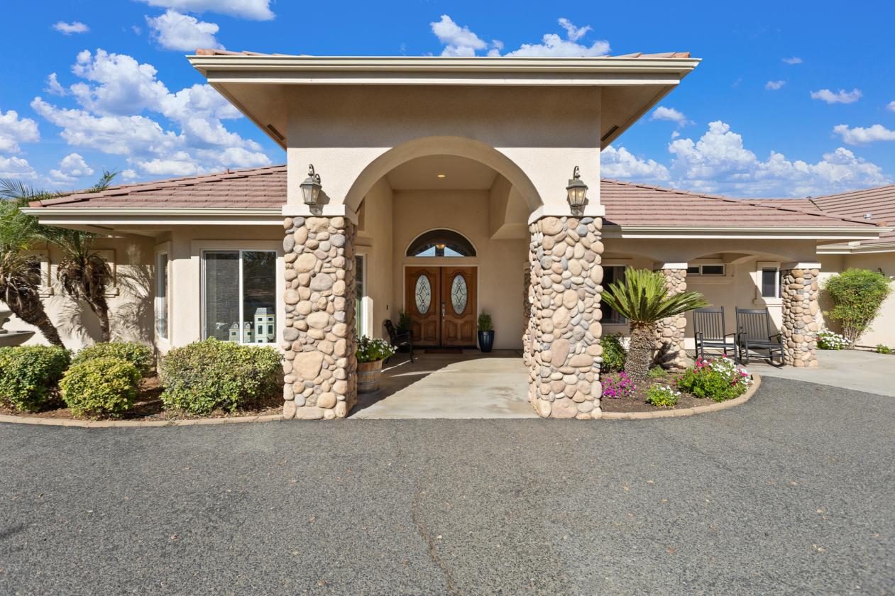 Horse property with gorgeous views! - photo 8