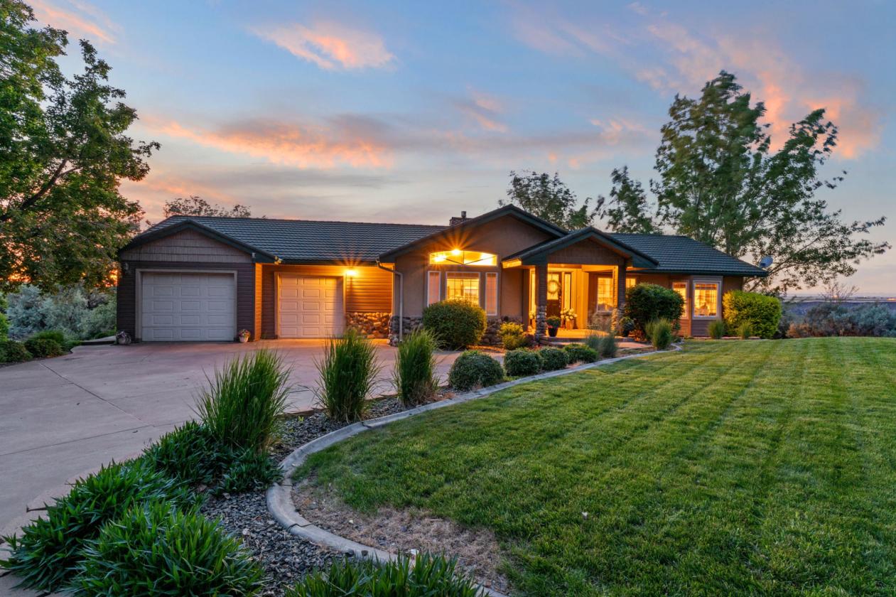 Legacy Equestrian Property with Jaw Dropping Views - photo 25