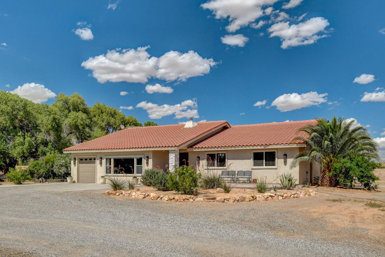 Custom Home, 2 Arenas, Barn, Orchard, WATER RIGHTS - photo 4