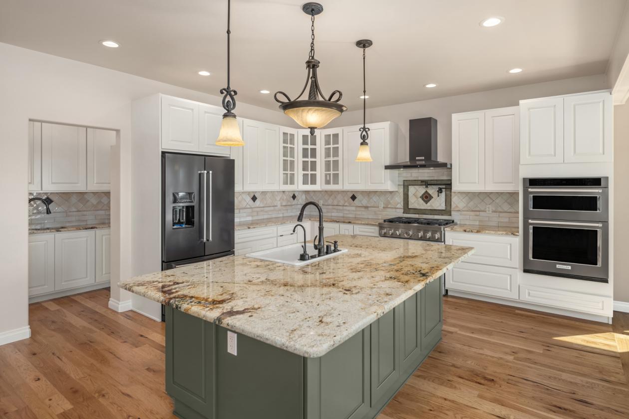 LAKEFRONT EQUESTRIAN ESTATE- TURNKEY, MULTI-USE - photo 9