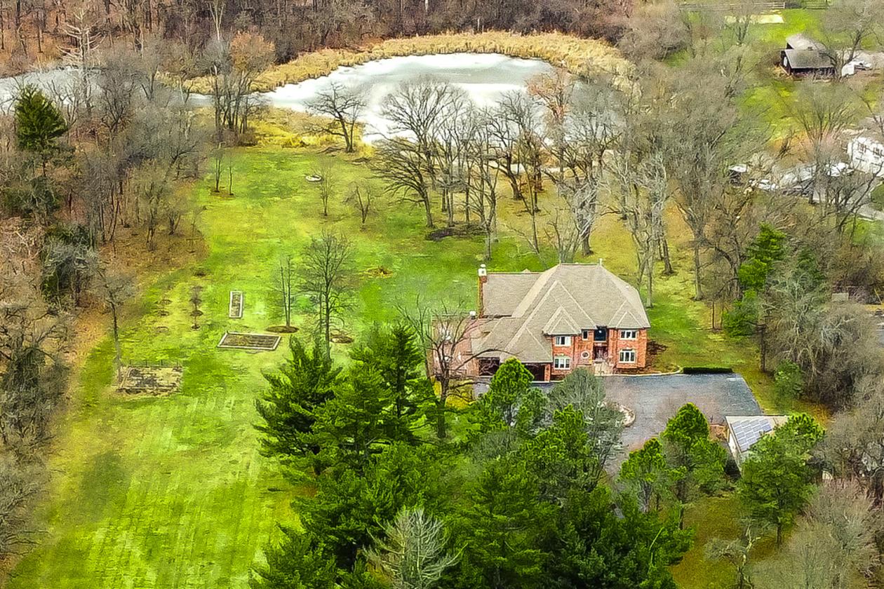 Estate Adjacent to 1,100 Protected Acres - photo 1