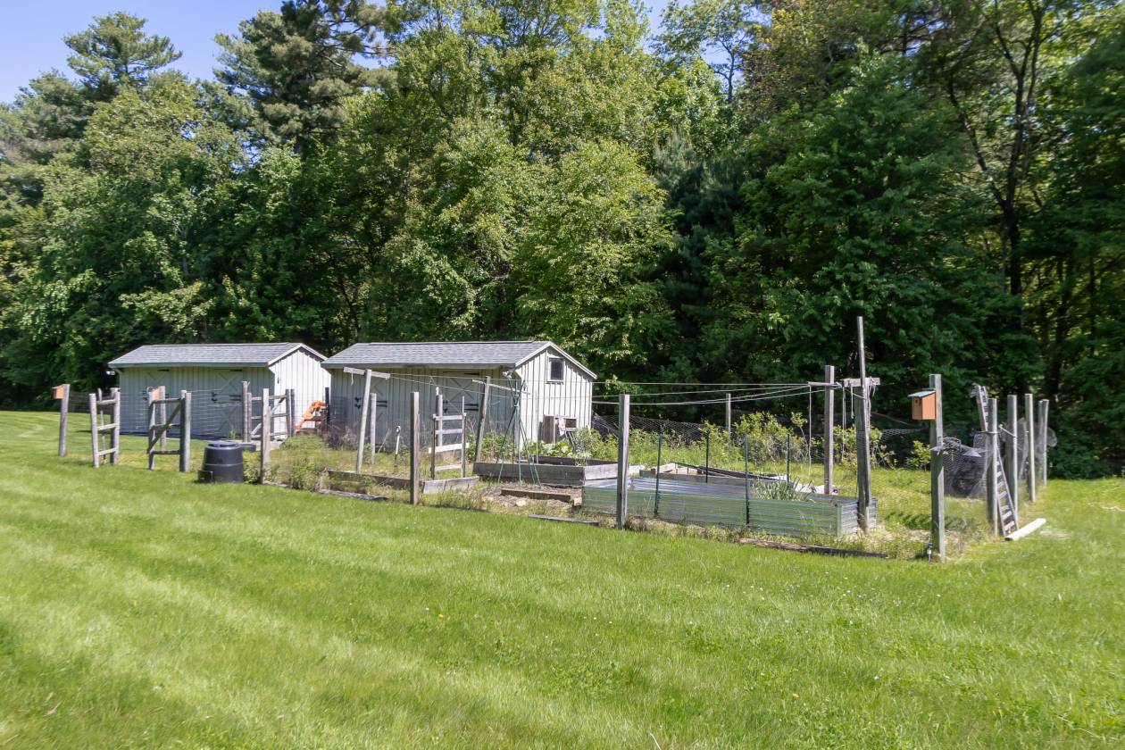 Equestrian property set on 32 acres in Holliston - photo 5