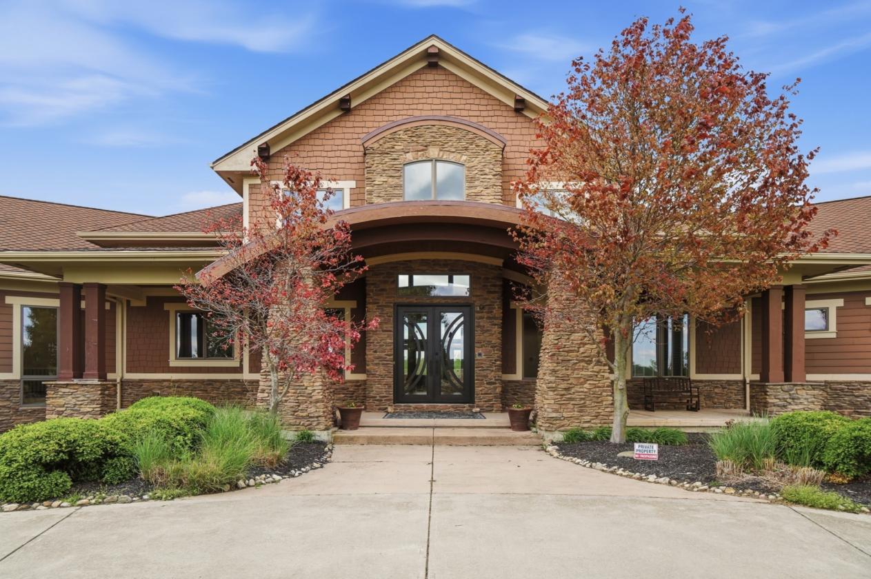 ASPEN-INSPIRED ESTATE ON 28 ACRES BACKS TO LAKE - photo 9