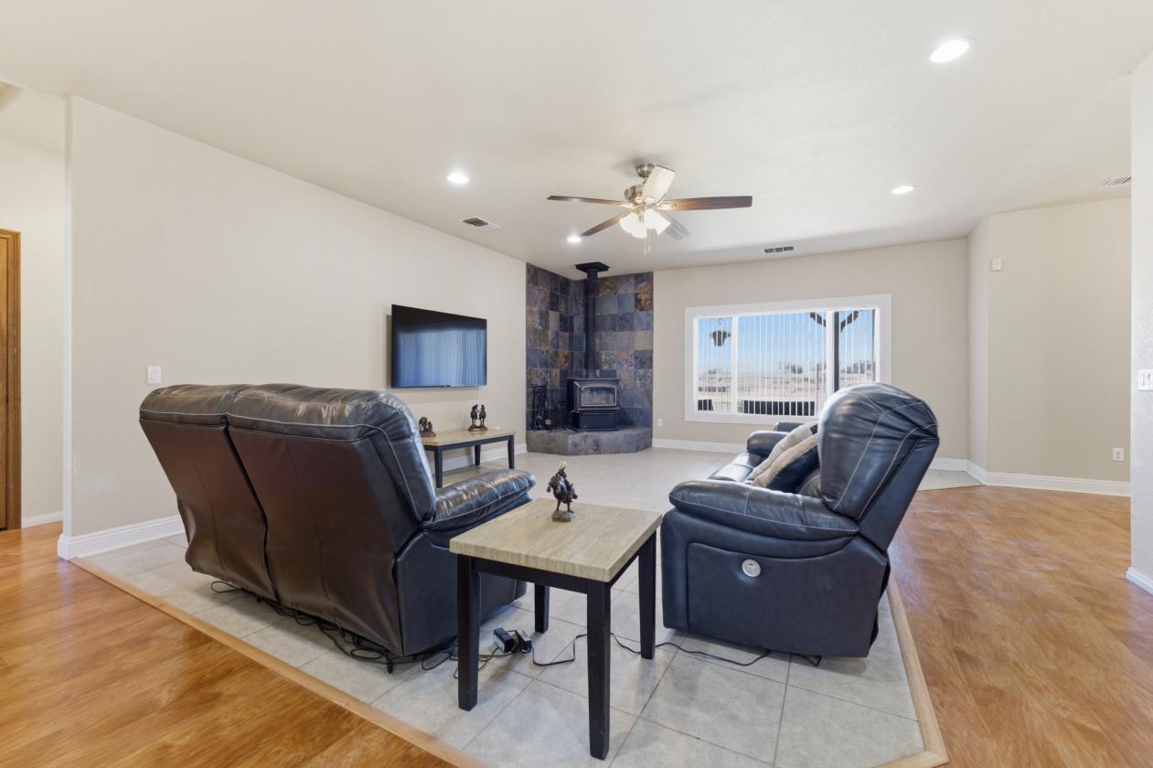 Turn key Ranch in west Lancaster - photo 4