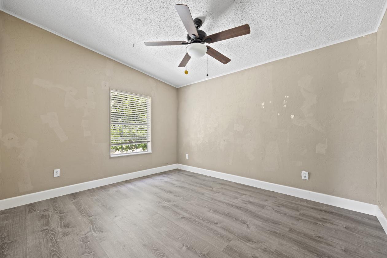 Beautiful Home and Acreage - photo 16