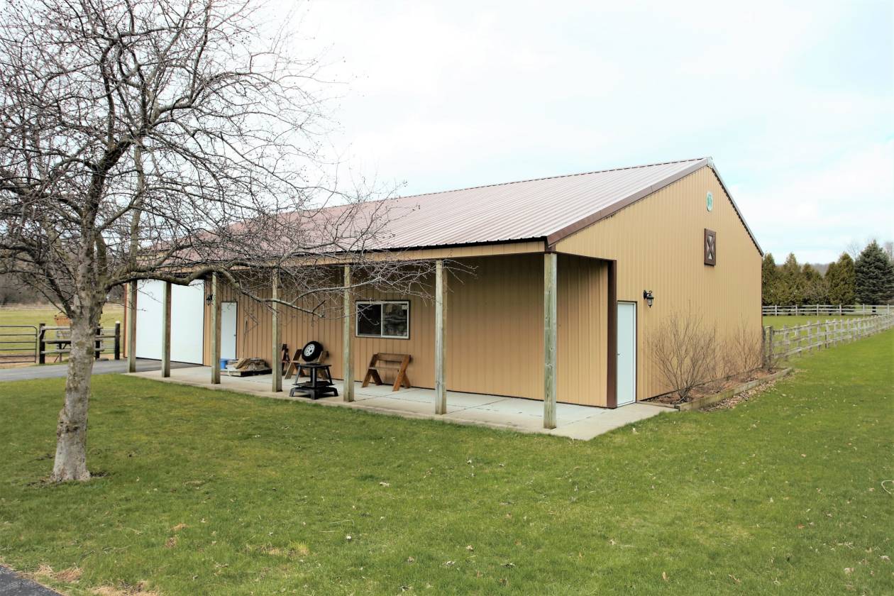Stately Equestrian Farm on 20 acres Waukesha, Waukesha County, Wisconsin