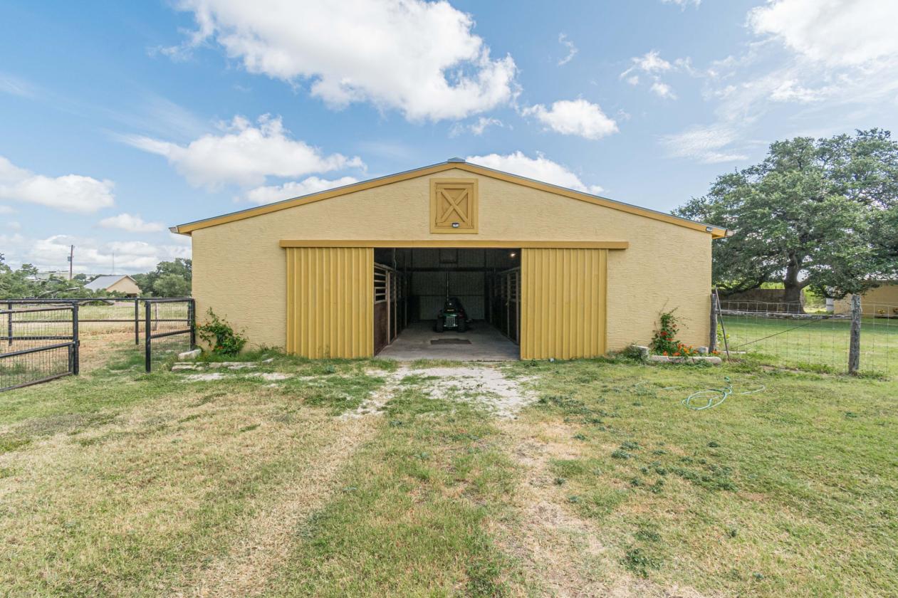 Comal County Equestrian Home - photo 24