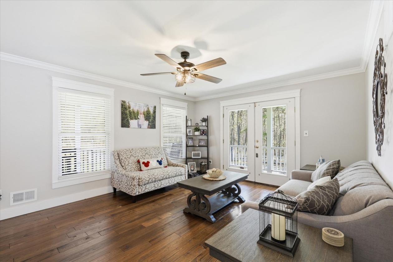 Luxury Farmhouse Residence Equestrian Suitable! - photo 10
