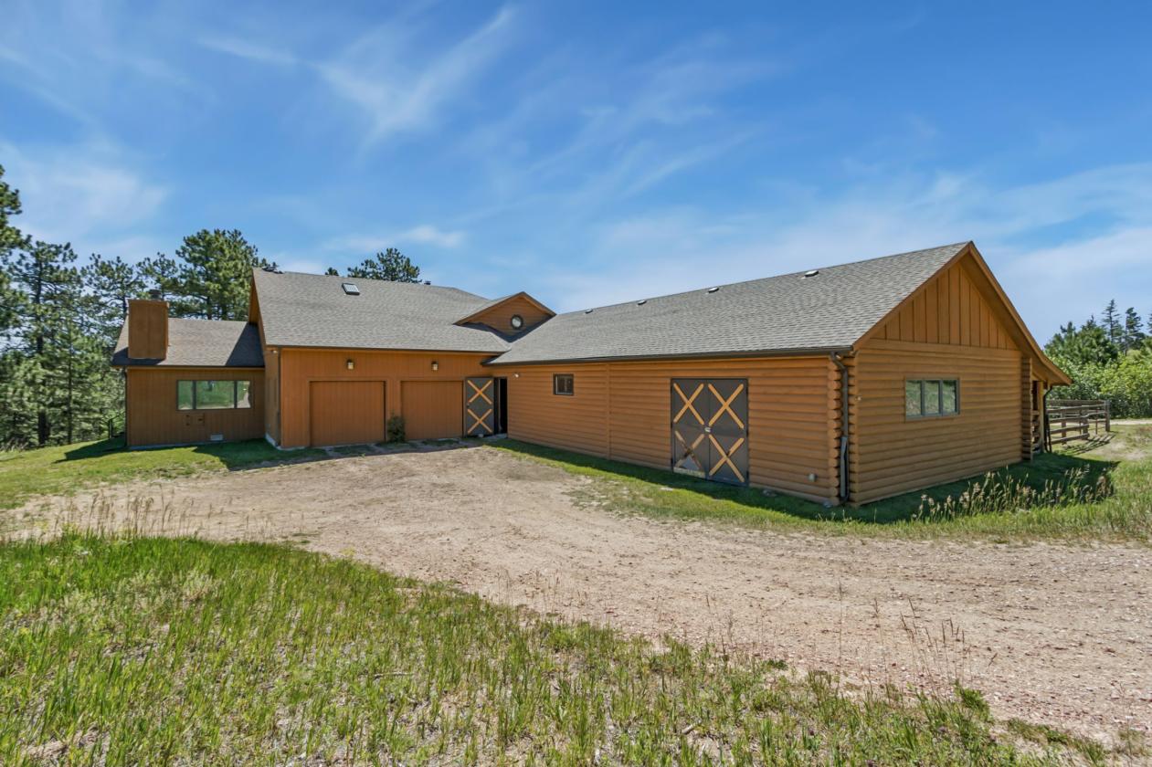 Stunning Mountain Equestrian Legacy Property - photo 3