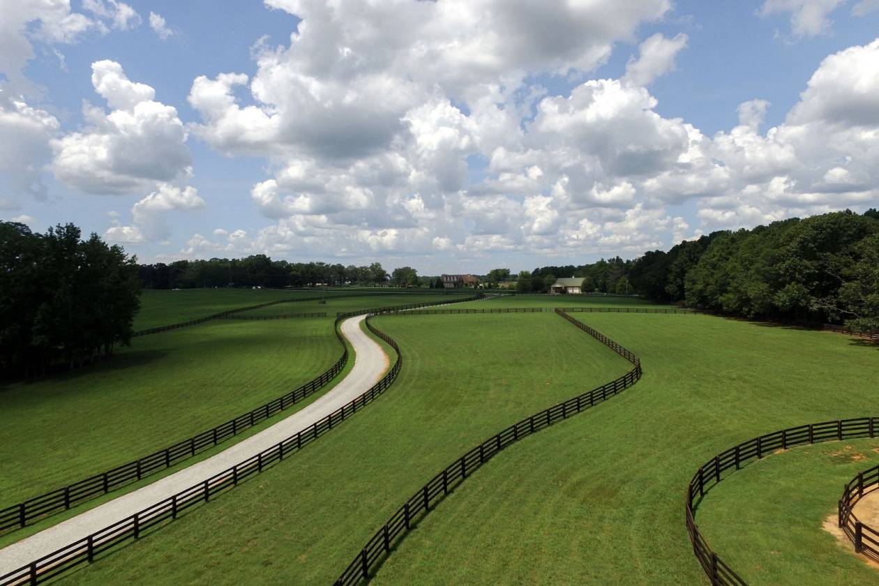 Stunning 19.8 Horse Farm less than 1 hour to Atlanta... Madison