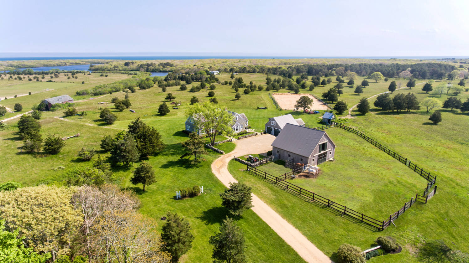 Luxury 6 9 Ac Horse Farm On Martha S Vineyard Barn 4stalls Outdoor West Tisbury Dukes County Massachusetts Horseproperties Net