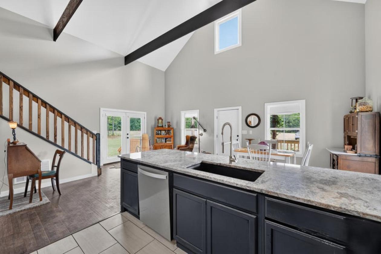 Custom Cottage on 10 Acres in Horse Country - photo 16