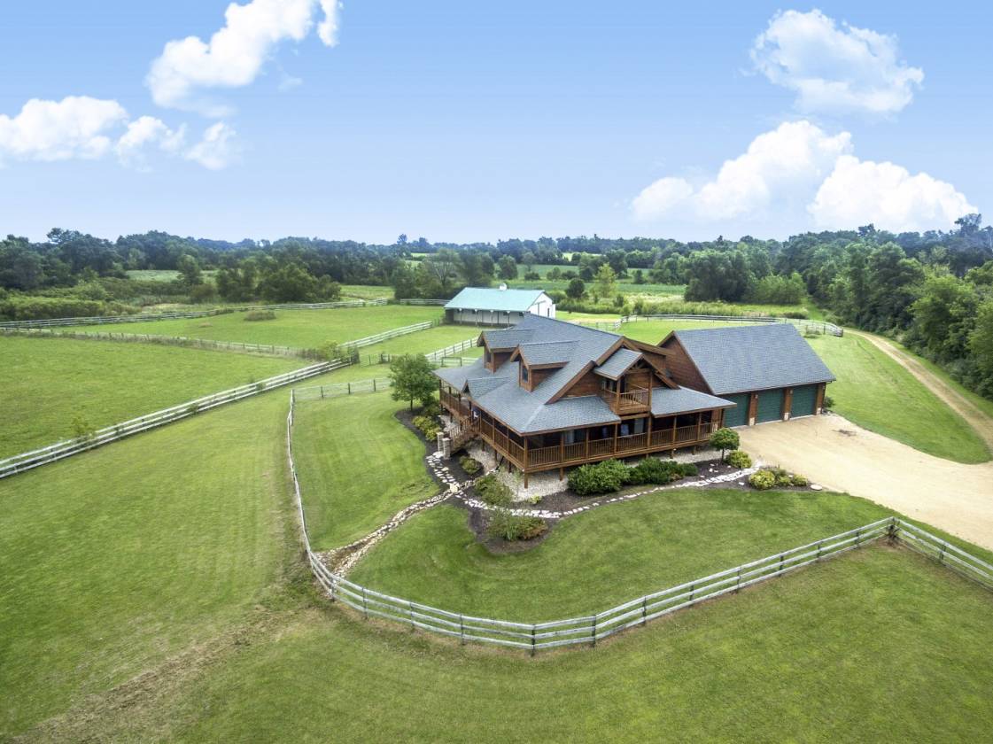 Full Tennessee Heritage Log Home, Cleary Barn, & Fenced Pastures ...