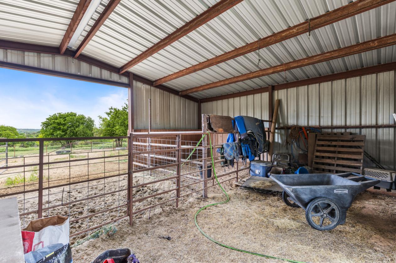 Horse property with gorgeous views - photo 6