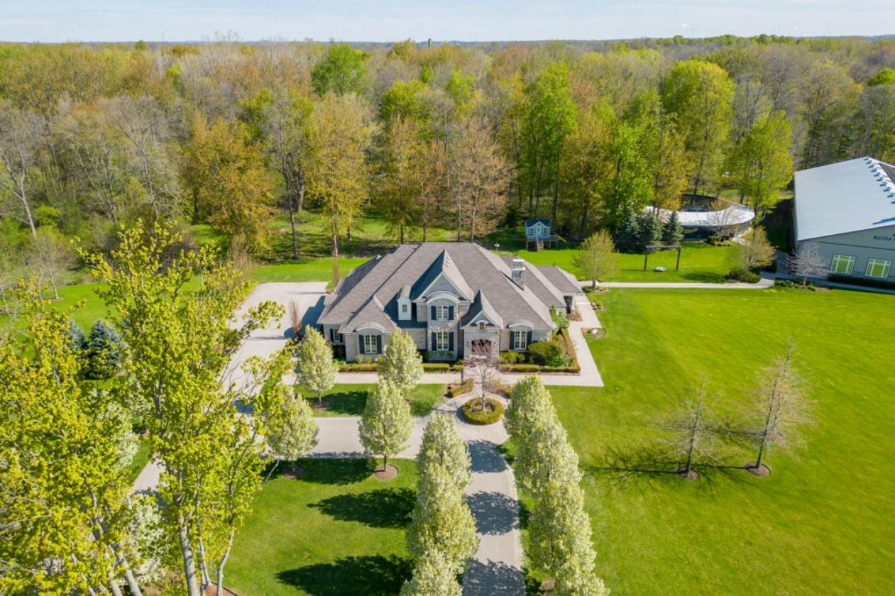 65 ACRE LUXURY EQUESTRIAN ESTATE- ONTARIO - photo 3